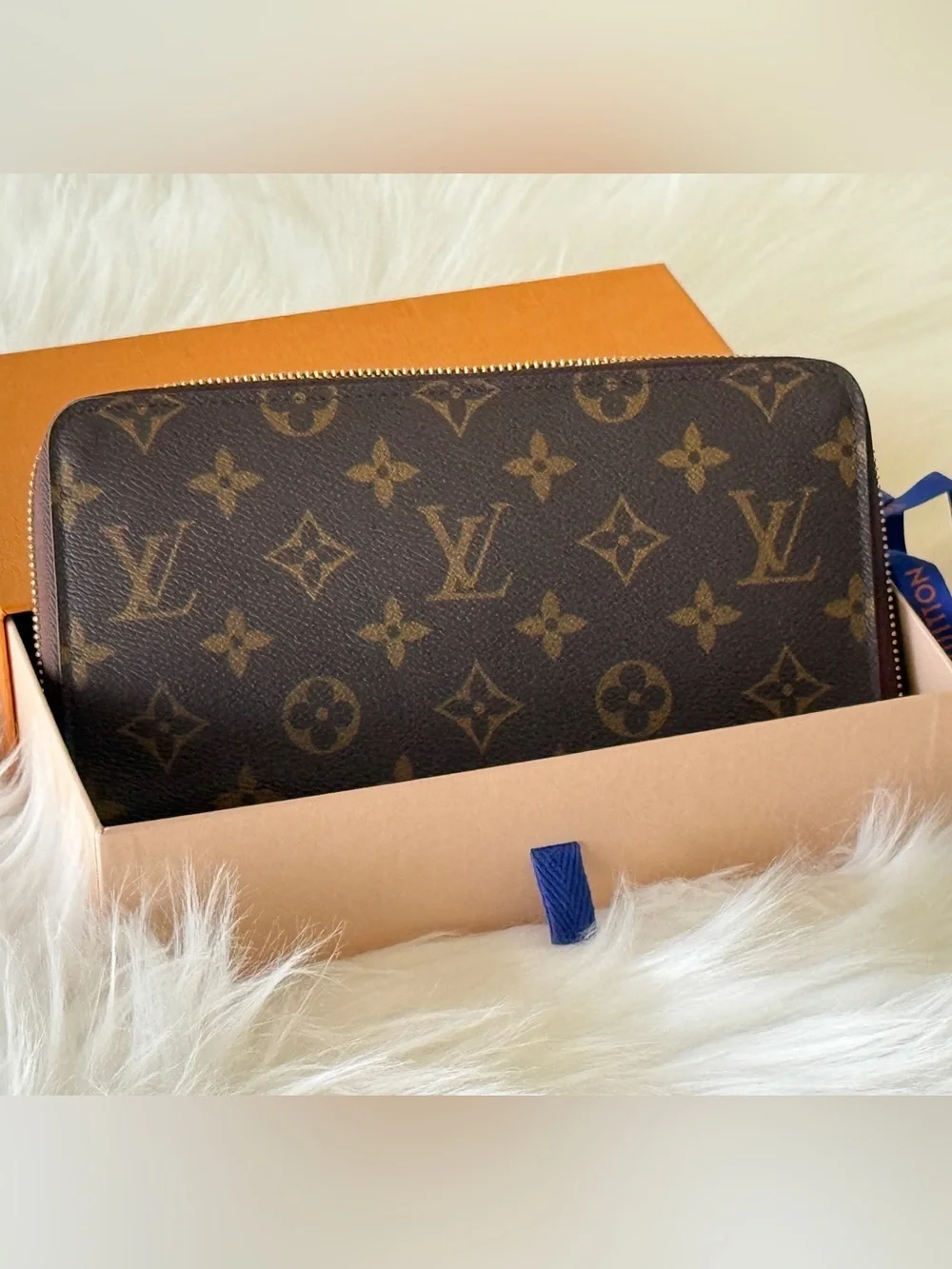 LOUIS VUITTON ZIPPY ORGANIZER WALLET MONOGRAM CANVAS AUTHENTIC W/ BOX - Picture 2 of 7